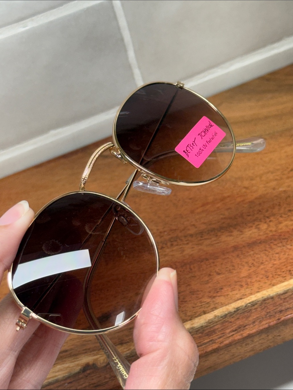 ✨ BETSEY JOHNSON ROUND SUNGLASSES ✨ - Picture 5 of 6